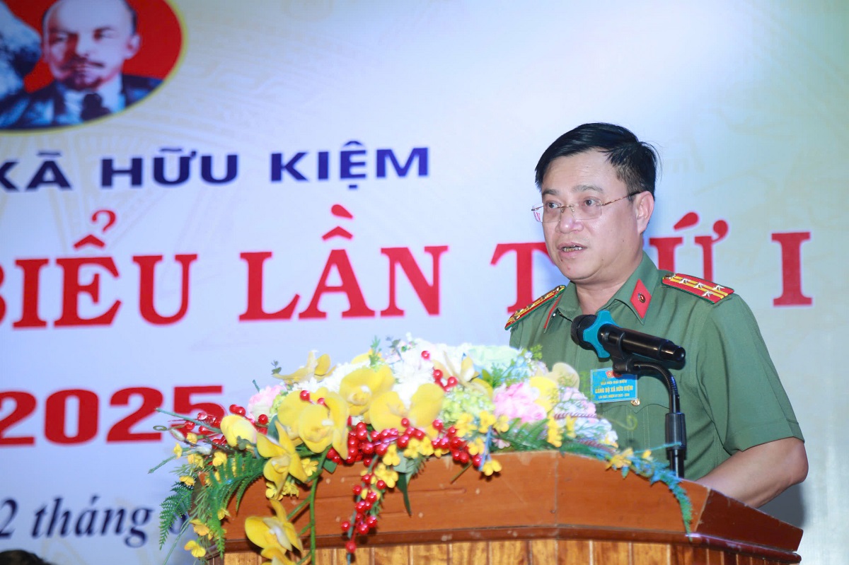 Đồng chí Đại tá Đinh Việt Dũng, Ủy viên Ban Thường vụ Tỉnh ủy, Giám đốc Công an tỉnh phát biểu chỉ đạo tại Đại hội