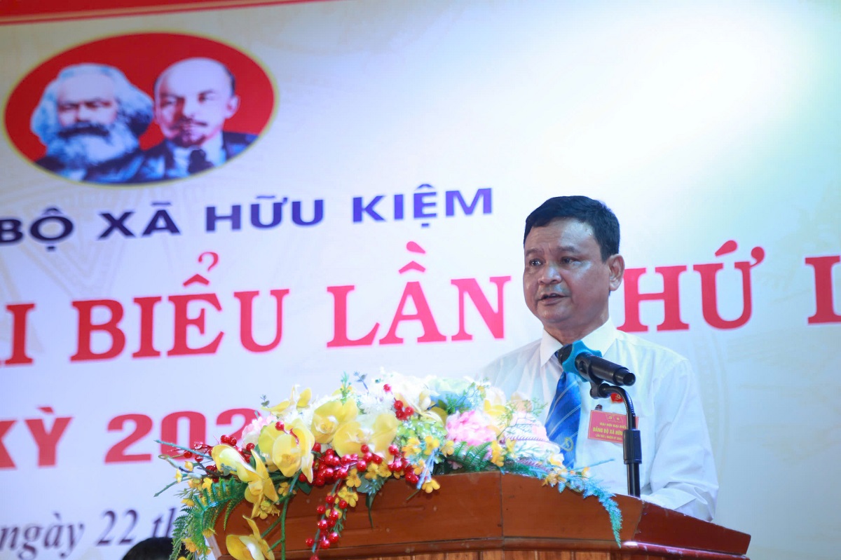 Ông Xeo Văn Nam, Bí thư Đảng ủy, Chủ tịch Hội đồng nhân dân xã Hữu Kiệm phát biểu tại Đại hội