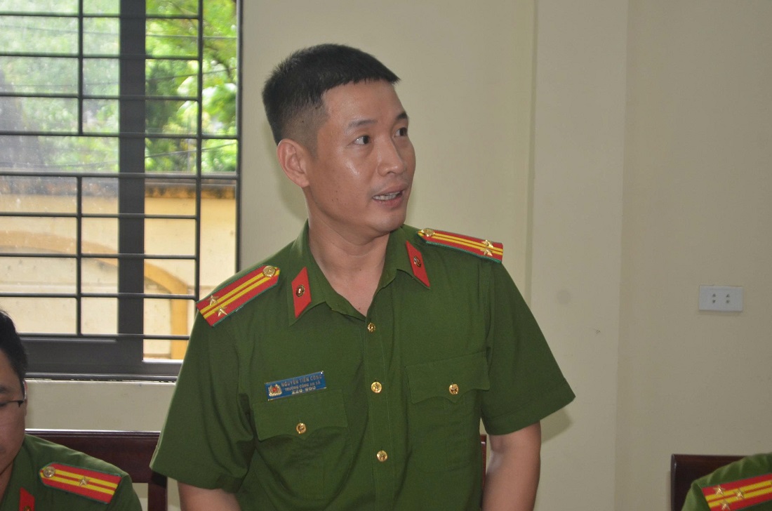 Đại diện Công an xã Quỳnh Phú báo cáo công tác phòng, chống bão số 5 trên địa bàn