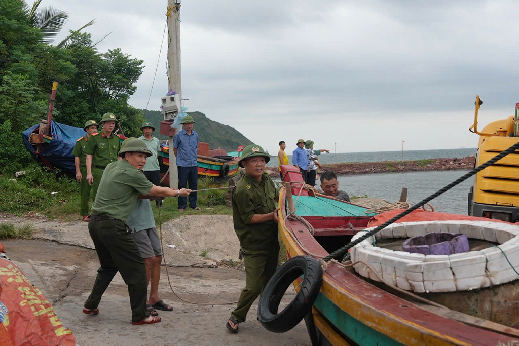 Toàn bộ tàu, thuyền của ngư dân đã được đưa vào bờ tránh bão an toàn
