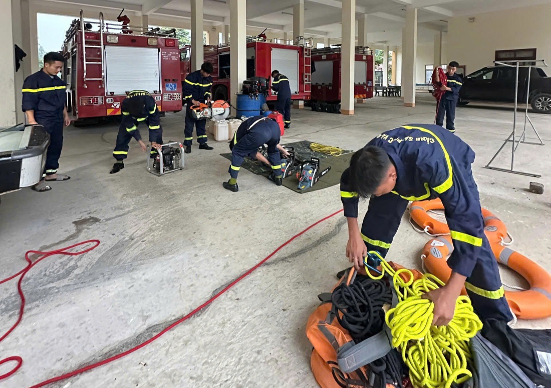 Phòng Cảnh sát PCCC&CNCH lực lượng, phương tiện, trang thiết bị CNCH ứng trực 24/24, sẵn sàng ứng phó bão số 5