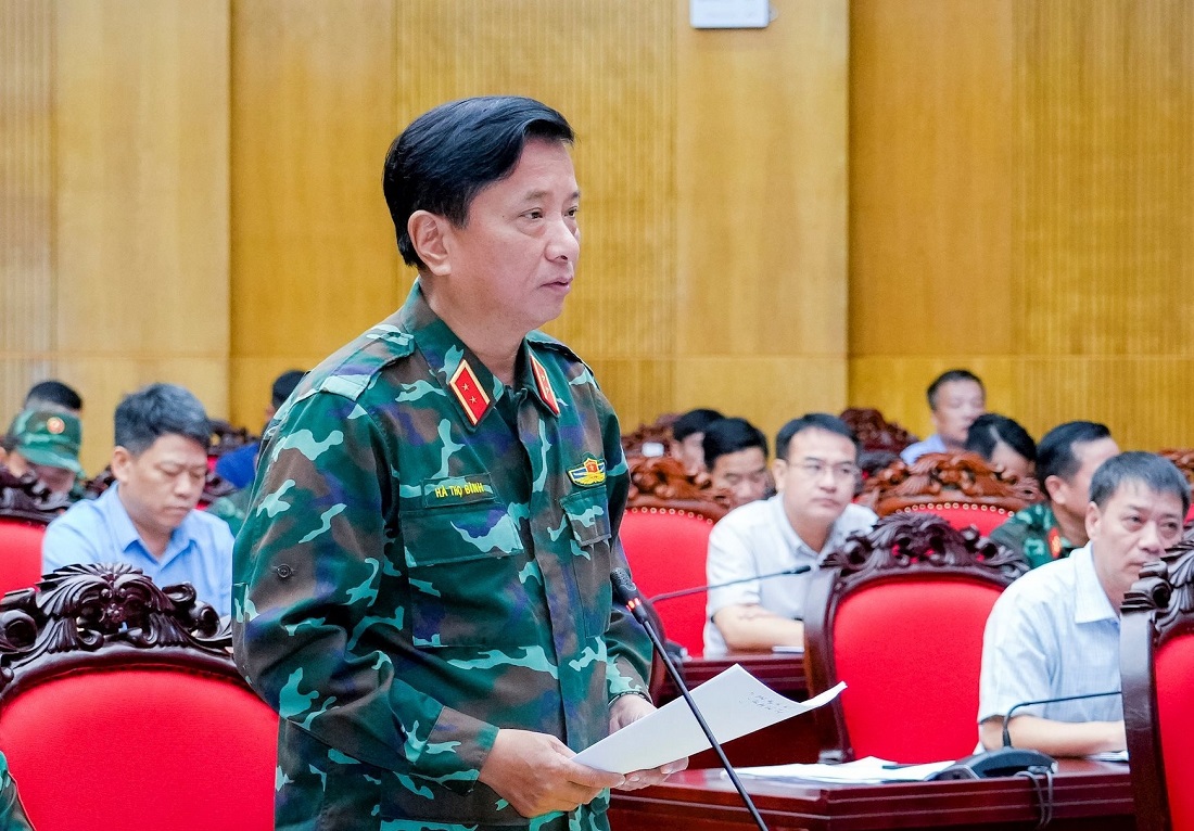  Trung tướng Hà Thọ Bình - Tư lệnh Quân khu 4 báo cáo tại Cuộc họp