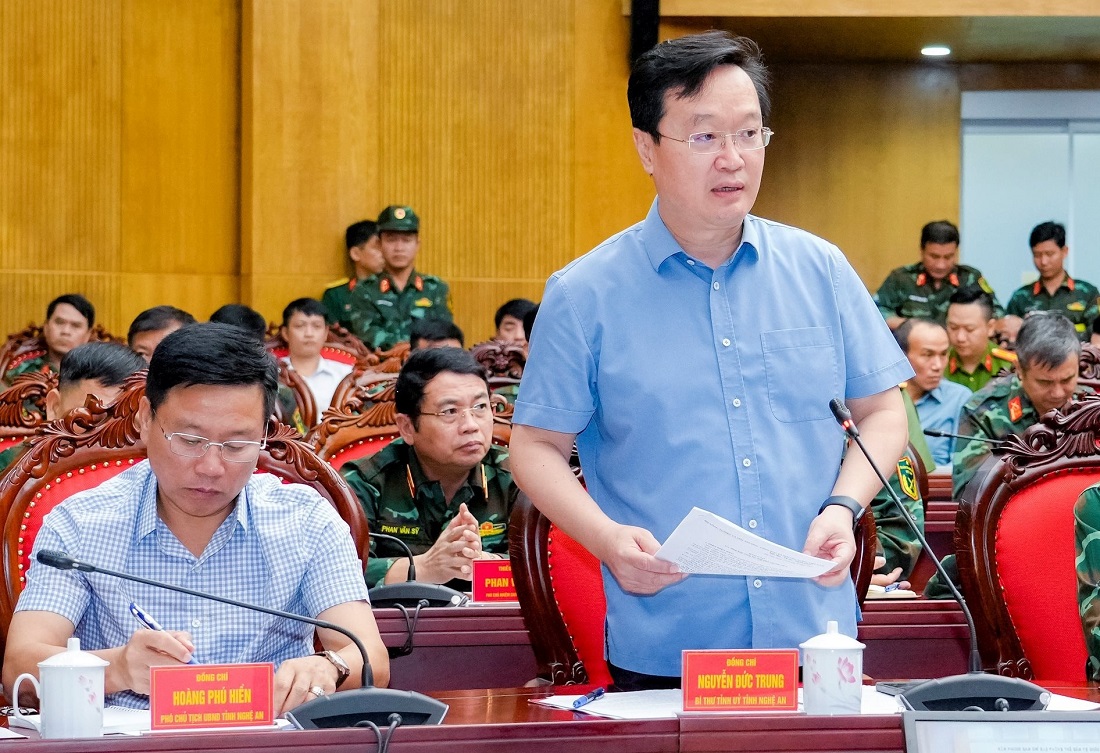 Bí thư Tỉnh uỷ Nghệ An Nguyễn Đức Trung báo cáo tại Cuộc họp