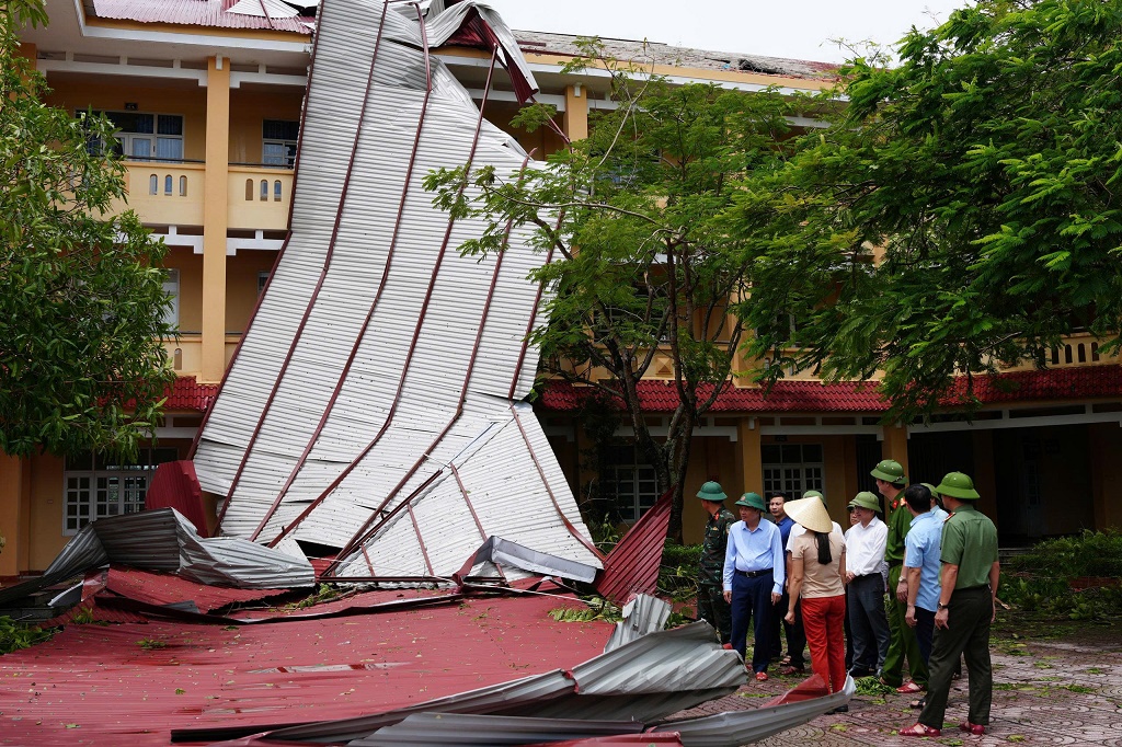 Đoàn công tác đến thị sát tại Trường THCS Kim Liên
