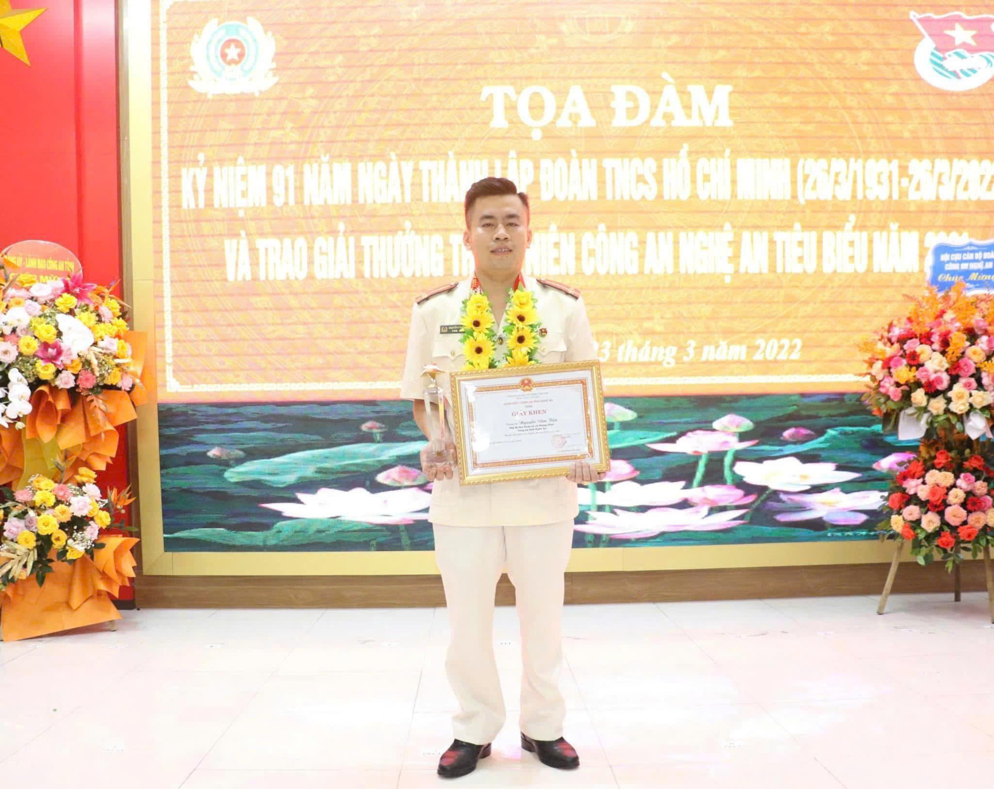 Những nỗ lực, cống hiến không ngừng nghỉ của Đại úy Nguyễn Văn Tiến được ghi nhận bằng nhiều phần thưởng cao quý