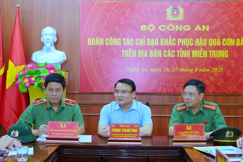 Các đồng chí chủ trì Hội nghị