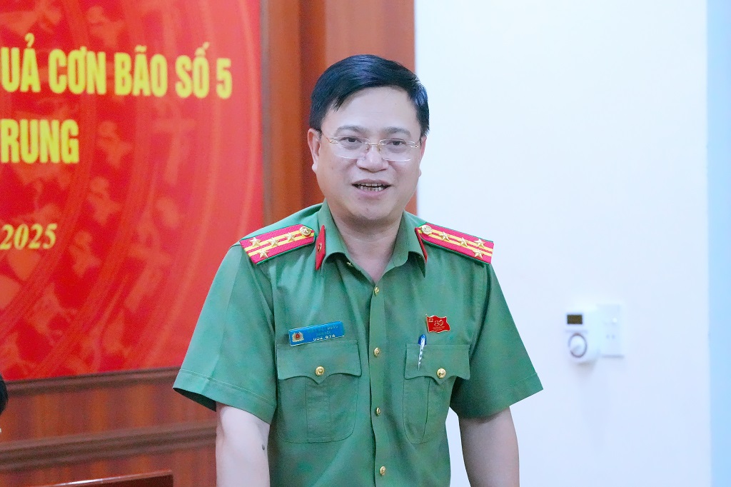 Đại tá Đinh Việt Dũng - Ủy viên Ban Thường vụ Tỉnh ủy, Bí thư Đảng ủy, Giám đốc Công an tỉnh phát biểu tại buổi làm việc