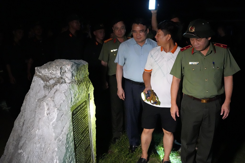 Đoàn công tác kiểm tra hiện trạng các cây xanh bị gãy đổ trong khuôn viên Khu di tích Kim Liên