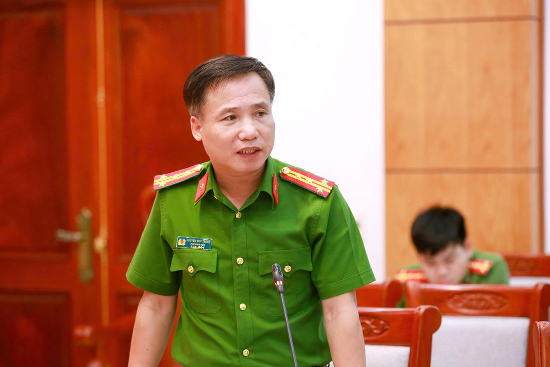 Đồng chí Đại tá Nguyễn Duy Thanh, Ủy viên Ban Thường vụ Đảng ủy, Phó Giám đốc Công an tỉnh phát biểu tại Hội nghị