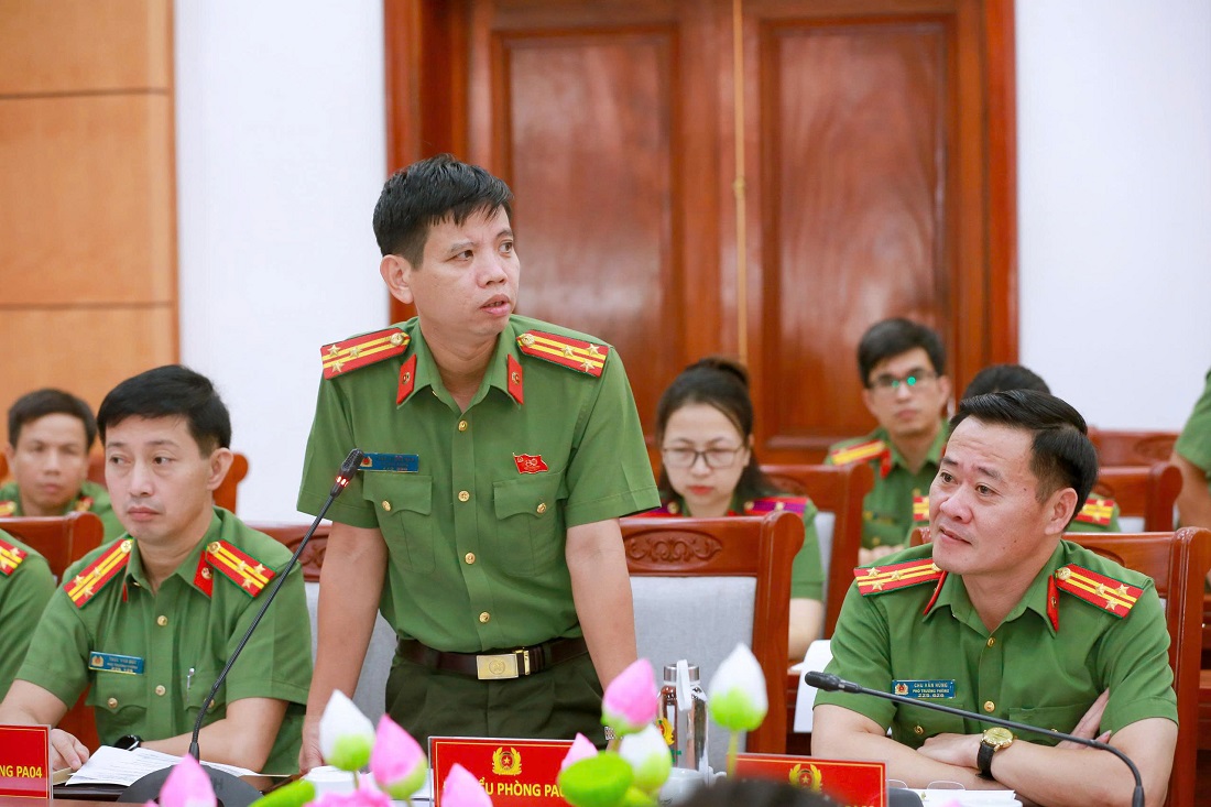 Các đại biểu thảo luận