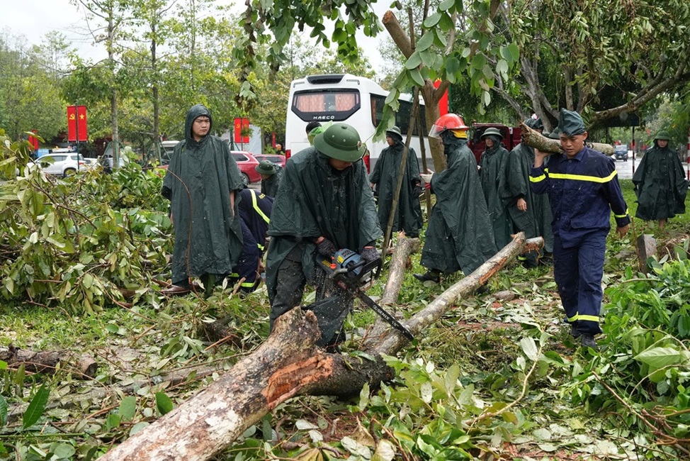 Công an Nghệ An tăng cường lực lượng làm ngày làm đêm, tuyệt đối không để điều kiện thời tiết ảnh hưởng tới quá trình khắc phục hậu quả tại Khu Di tích lịch