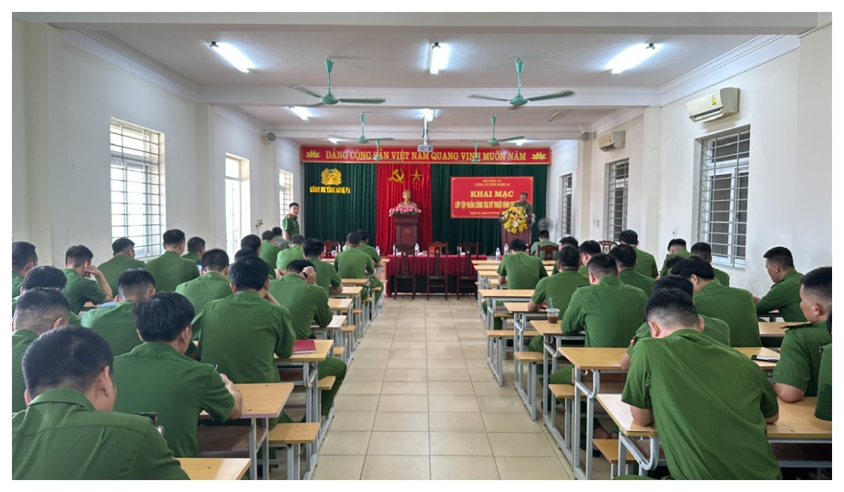Công an Nghệ An khai giảng lớp tập huấn công tác kỹ thuật hình sự cho các đơn vị Công an xã, phường