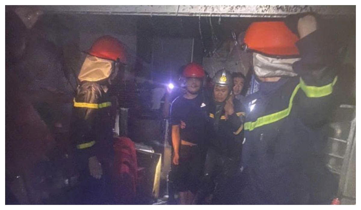 Công an Nghệ An xuyên đêm trong bão cứu nhiều người dân gặp nạn