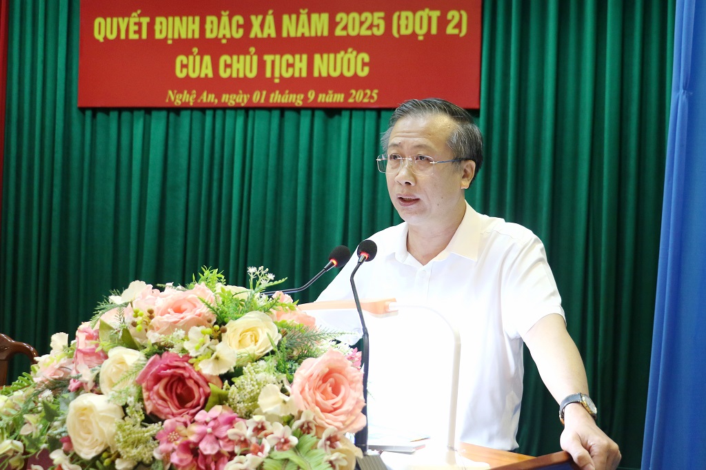 Đồng chí Nguyễn Đức Thành, Phó Chủ tịch Uỷ ban MTTQ Việt Nam tỉnh Nghệ An phát biểu tại buổi lễ	 