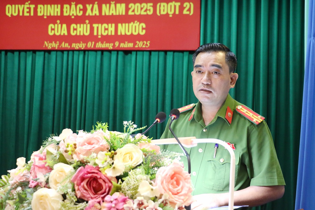  Đồng chí Đại tá Cao Ngọc Diện, Bí thư Đảng uỷ, Giám thị Trại giam số 3 phát động phong trào thi đua