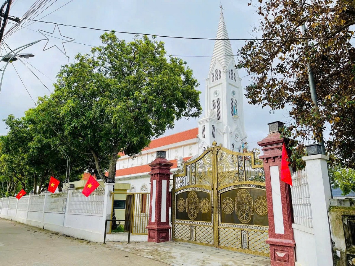 Nhiều cơ sở tôn giáo trên địa bàn tỉnh Nghệ An treo cờ Tổ quốc trong dịp kỷ niệm 80 năm Cách mạng Tháng Tám và Quốc khánh 2/