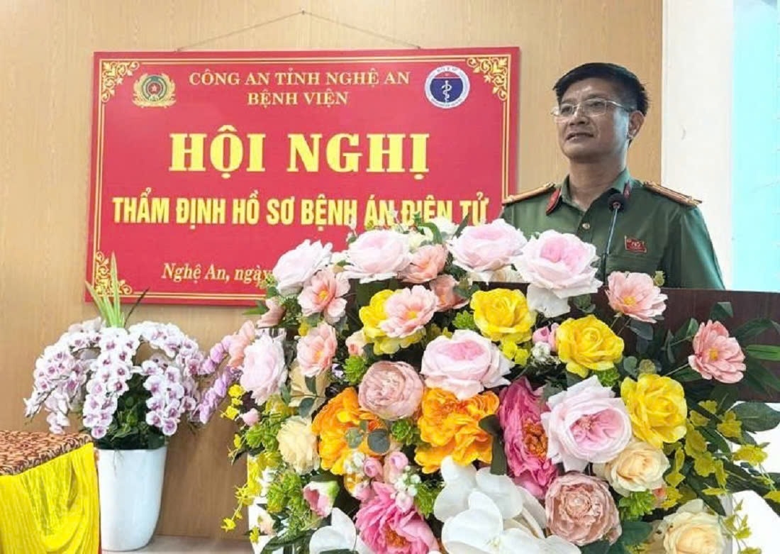 Bác sĩ chuyên khoa I, Trung tá Nguyễn Sỹ Tài - Giám đốc, Chủ tịch Hội đồng thẩm định phát biểu tại Hội nghị