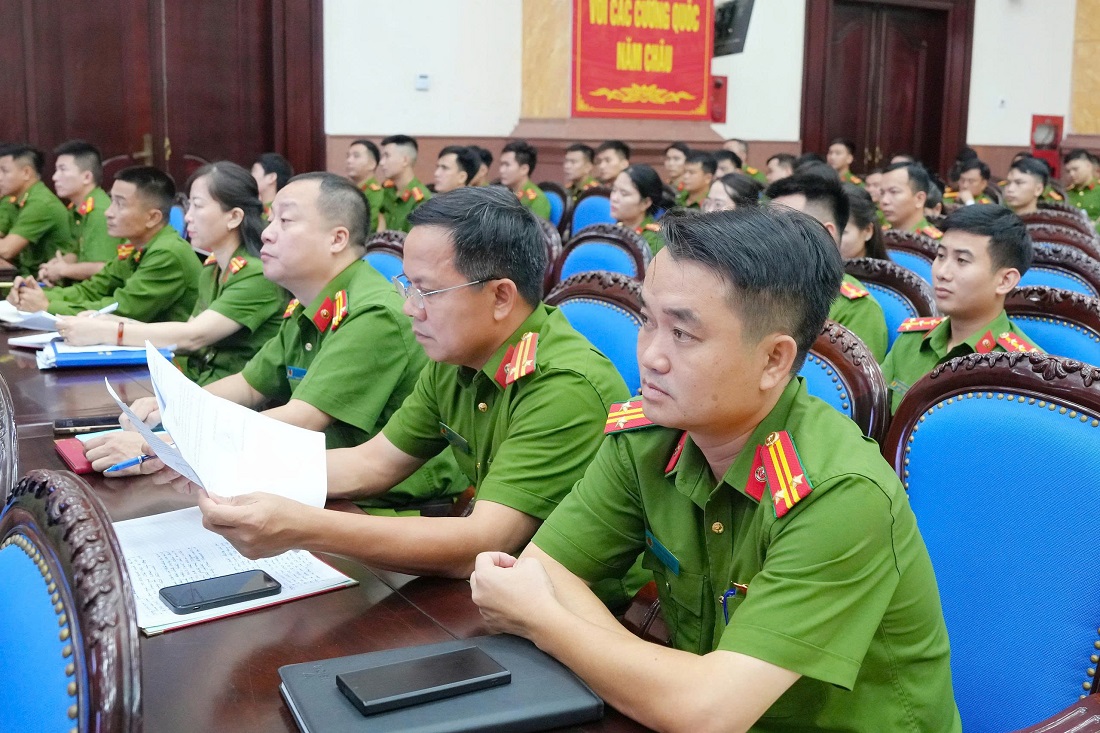 Trưởng Công an xã, phường, cùng cán bộ phụ trách cải cách hành chính thuộc Công an các đơn vị, địa phương tham dự lớp tập huấn