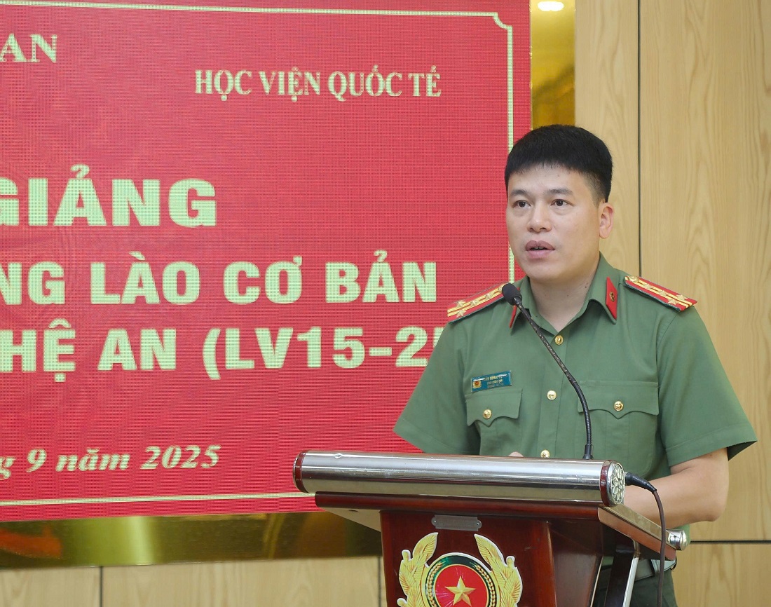 Đồng chí Đại tá Trần Hồng Quang, Phó Giám đốc Công an tỉnh phát biểu chỉ đạo tại buổi lễ