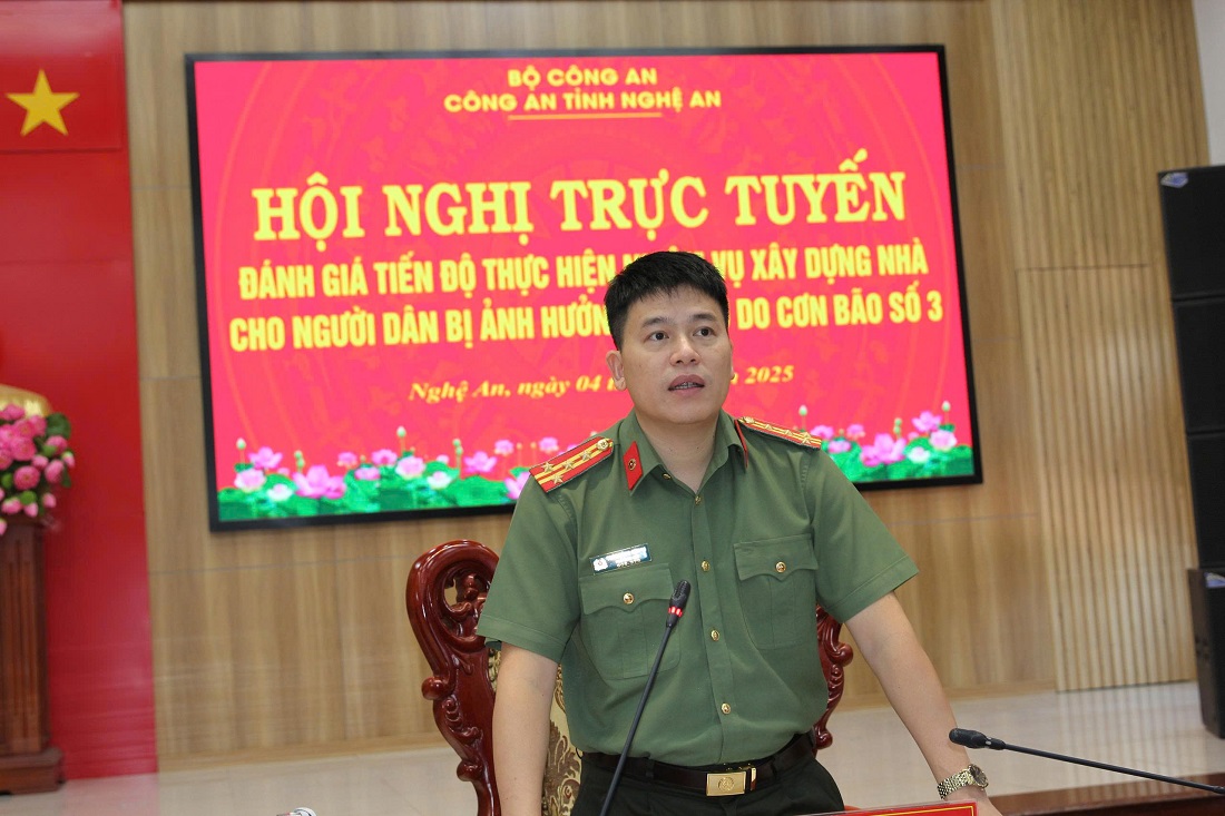 Đồng chí Đại tá Trần Hồng Quang, Phó Bí thư Đảng uỷ, Phó Giám đốc Công an tỉnh phát biểu tại Hội nghị