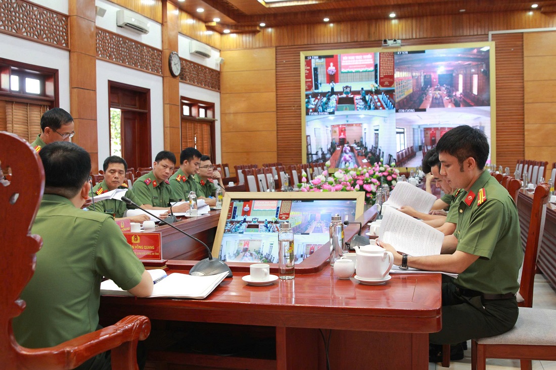 Hội nghị được trực tuyến đến Công an một số xã có hộ dân bị ảnh hưởng của cơn bão số 3 được Bộ Công an hỗ trợ xây nhà