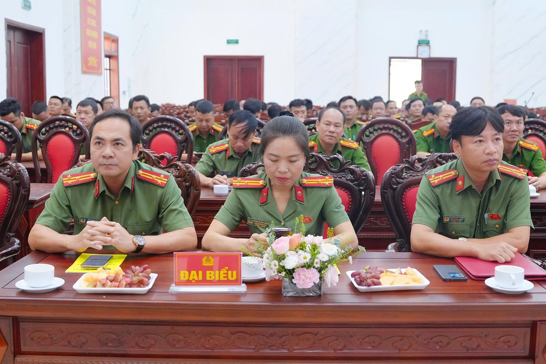 Các đại biểu dự buổi lễ