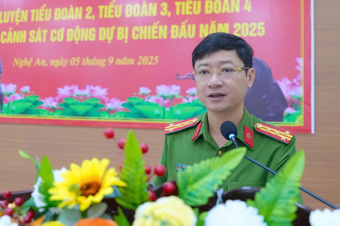 Đồng chí Đại tá Trần Ngọc Tuấn, Ủy viên Ban Thường vụ Đảng ủy, Phó Giám đốc Công an tỉnh phát biểu chỉ đạo tại buổi lễ