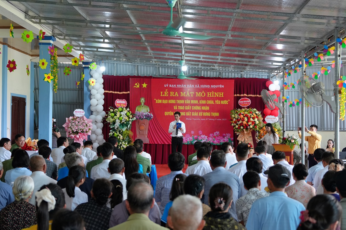 Lễ ra mắt mô hình “Xóm đạo Hưng Thịnh văn minh, kính Chúa yêu nước”