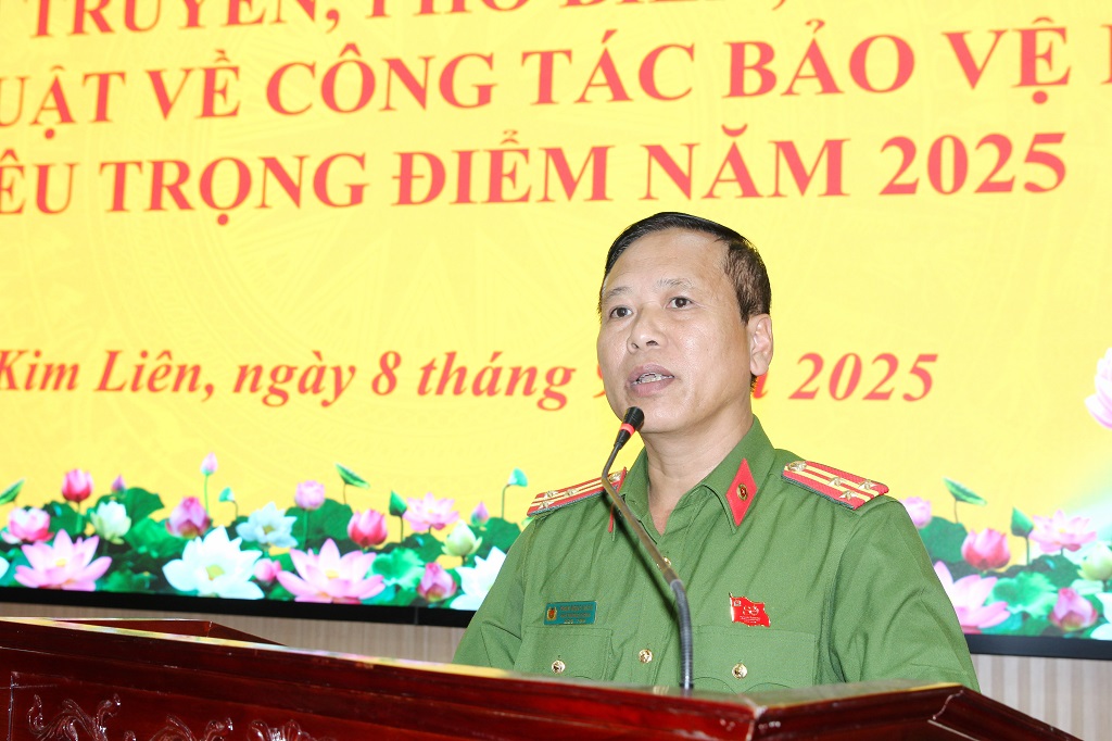 Đồng chí Thượng tá Phạm Ngọc Hoàn, Phó Trưởng phòng Cảnh sát cơ động phát biểu tại chương trình