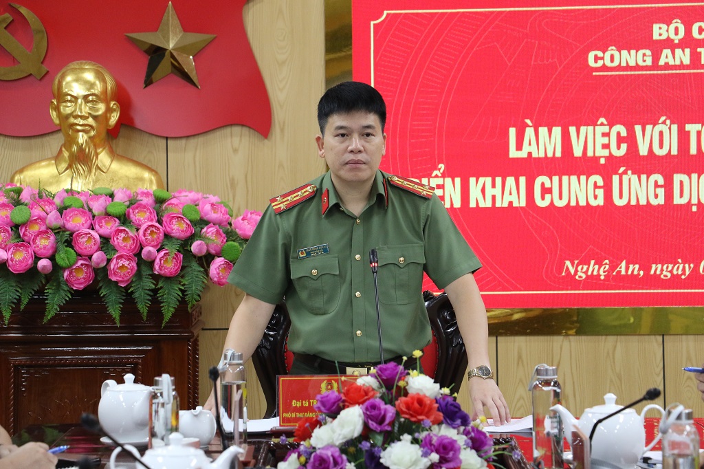 Đồng chí Đại tá Trần Hồng Quang, Phó Bí thư Đảng ủy, Phó Giám đốc Công an tỉnh phát biểu kết  luận 