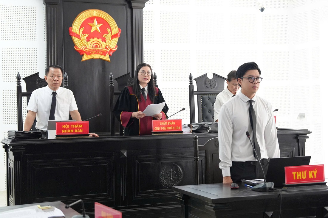 Hội đồng xét xử tuyên án