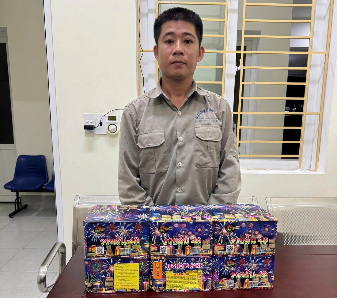 Đối tượng Dương Văn Niềm và tang vật tại cơ quan Công an