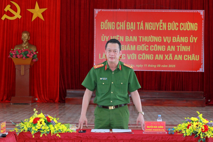 Đồng chí Đại tá Nguyễn Đức Cường, Phó Giám đốc Công an tỉnh phát biểu chỉ đạo tại buổi làm việc