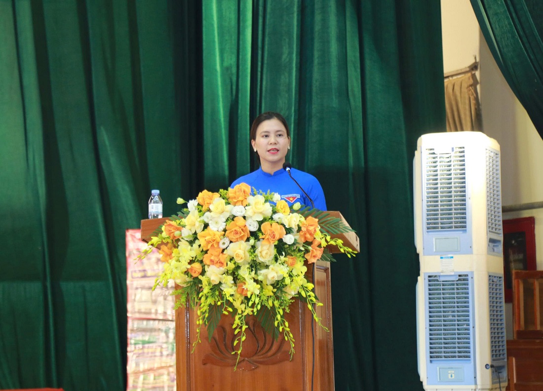 Đại diện đoàn viên, thanh niên xã Hưng Nguyên phát biểu hưởng ứng triển khai mô hình