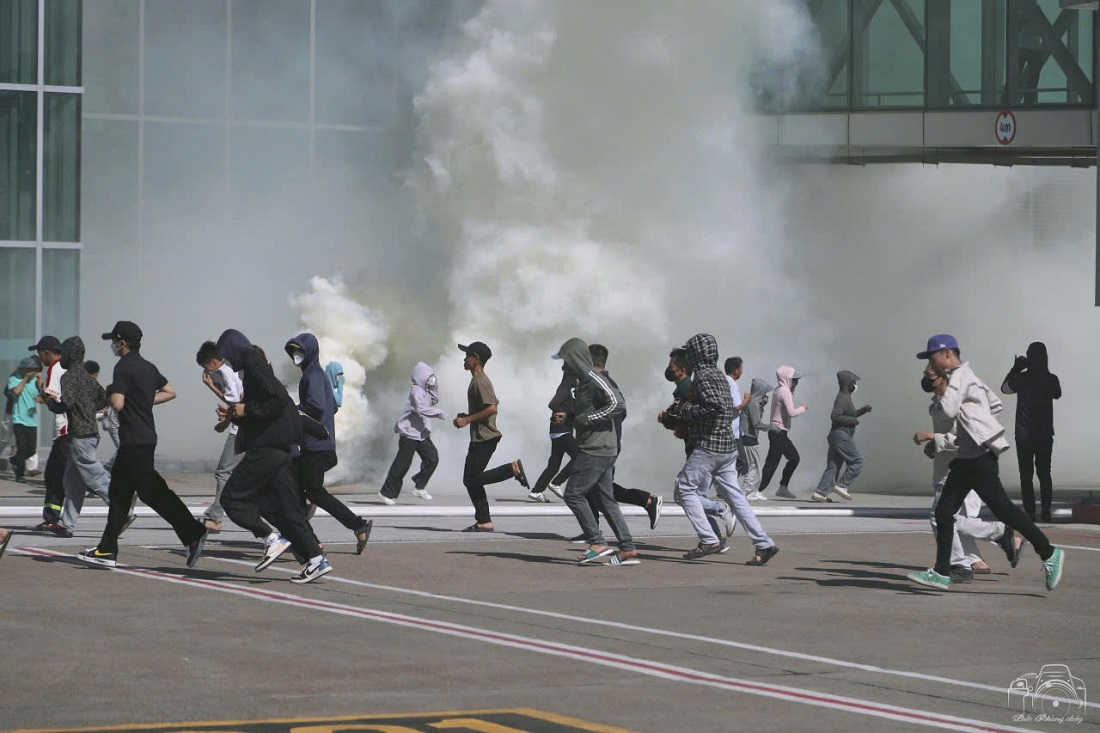 Không khí tập luyện khẩn trương, nghiêm túc, sẵn sàng ứng phó mọi tình huống khẩn cấp tại Cảng hàng không quốc tế Vinh