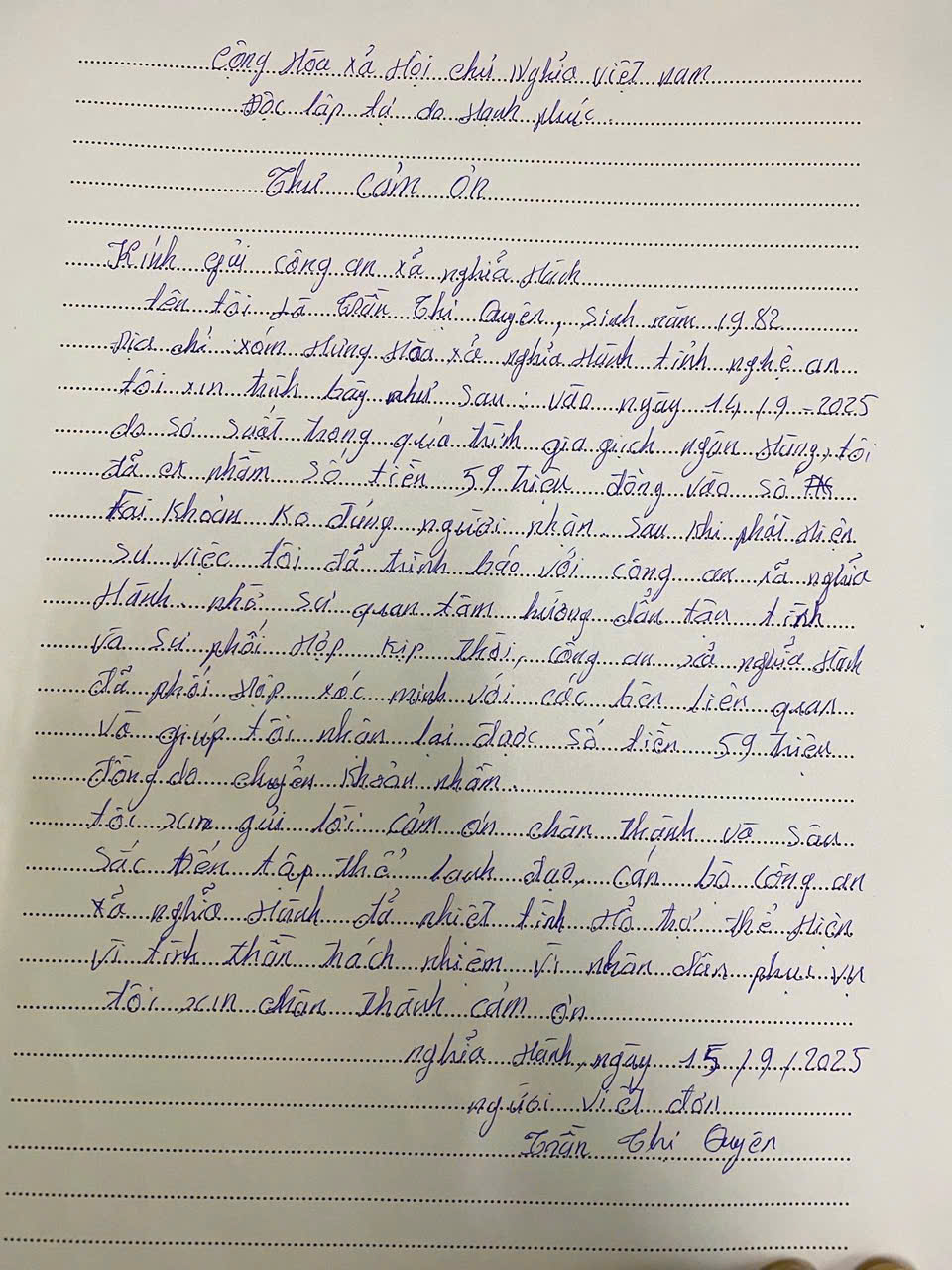 Chị Trần Thị Quyên viết thư cảm ơn Công an xã Nghĩa Hành đã kịp thời giúp đỡ chị nhận lại được số tiền 59 triệu đồng