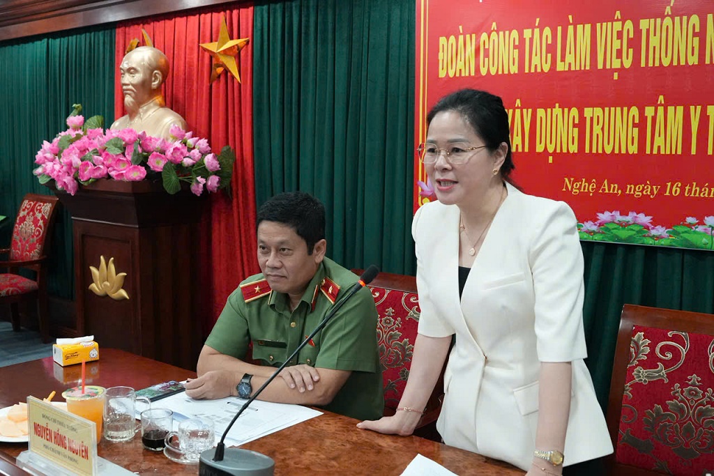 Đồng chí Lê Thị Hoài Chung - Giám đốc Sở y tế Nghệ An phát biểu.