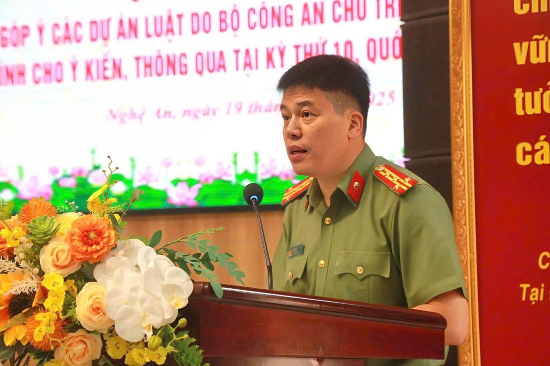 Đồng chí Đại tá Trần Hồng Quang, Phó Giám đốc Công an tỉnh phát biểu khai mạc Hội thảo