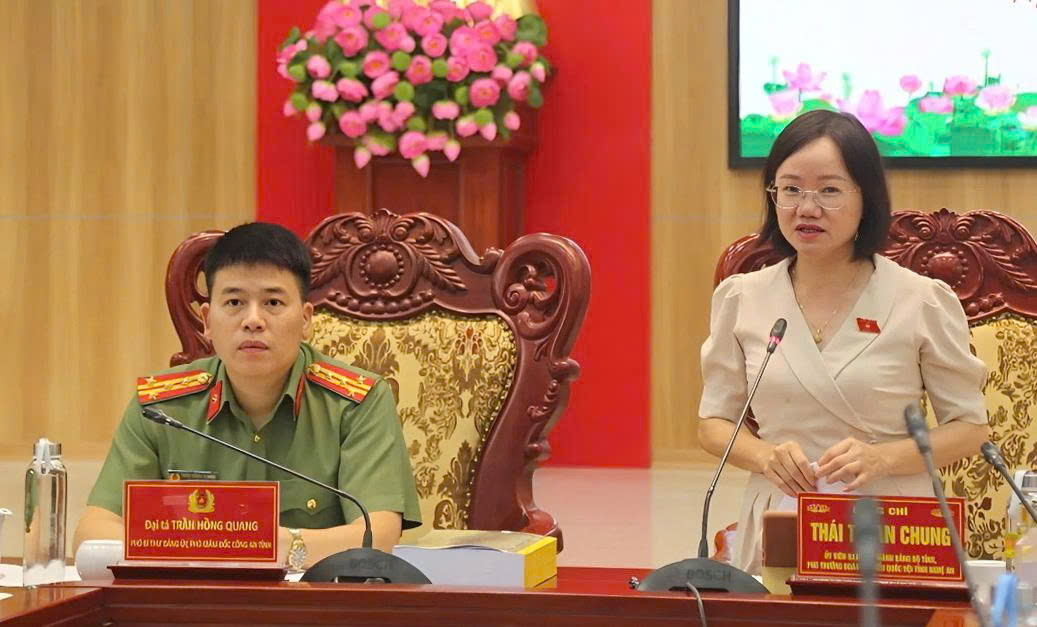 Đồng chí Thái Thị An Chung phát biểu tại Hội thảo