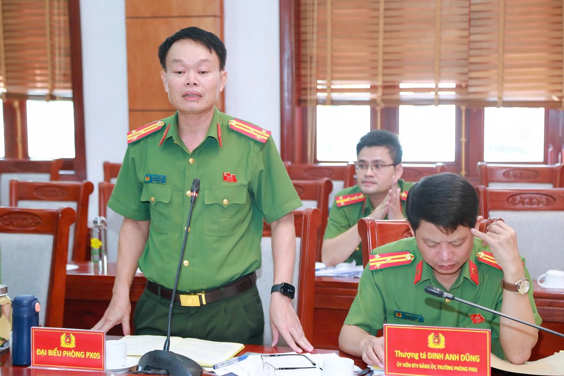 Đồng chí Thượng tá Chu Đăng Phan, Trưởng phòng Thanh tra, Công an tỉnh phát biểu