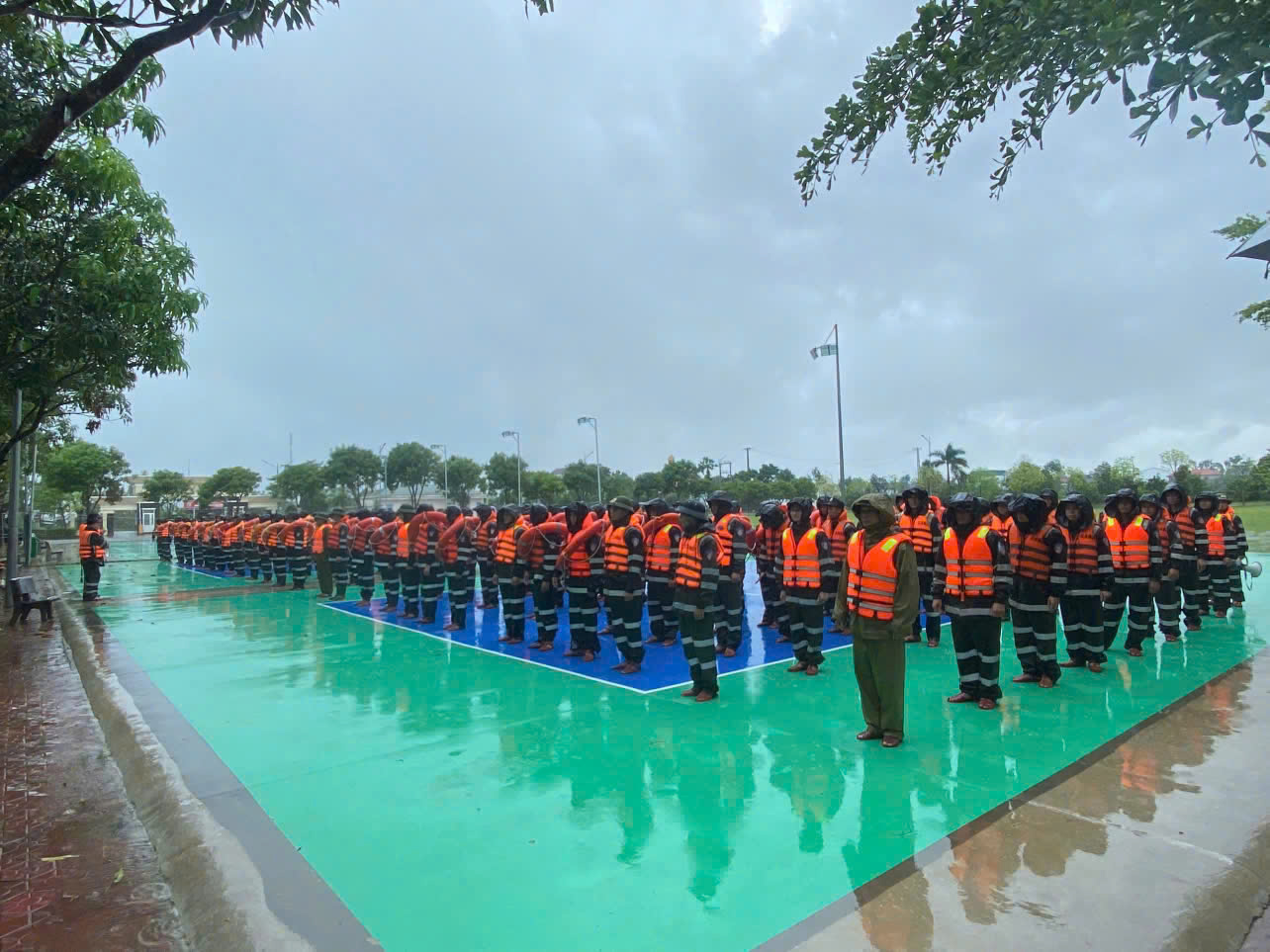 Trung đoàn Cảnh sát cơ động Bắc Trung bộ huy động 1.000 cán bộ, chiến sĩ sẵn sàng hỗ trợ bà con nhân dân trong cơn bão số 10