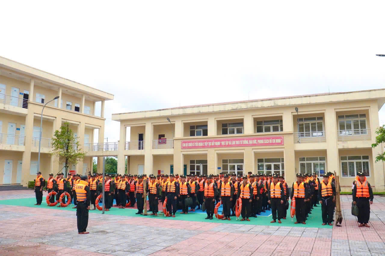 Cán bộ, chiến sĩ được trang bị đầy đủ thiết bị, phương tiện ứng trực tại các tỉnh Thanh Hóa, Nghệ An, Hà Tĩnh và Quảng Trị để làm nhiệm vụ khi có yêu cầu