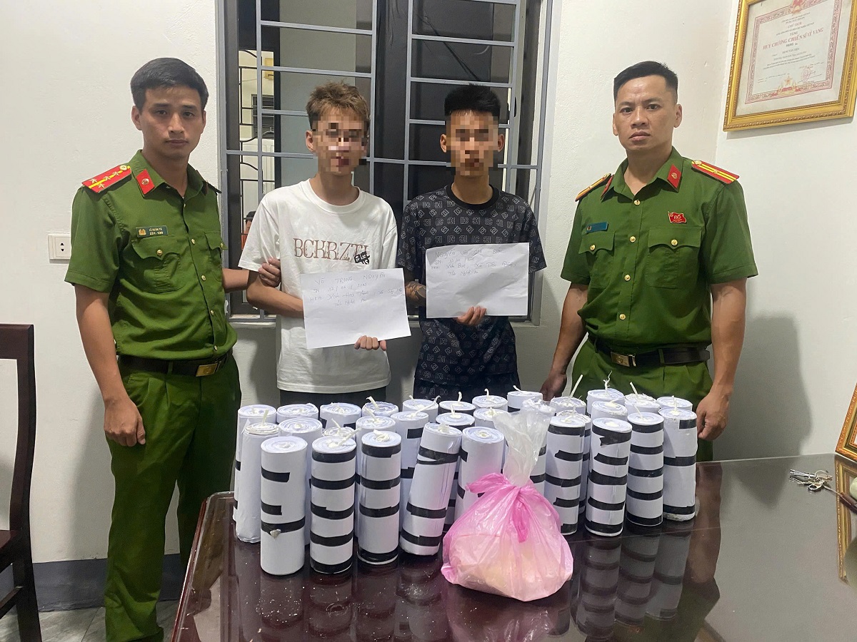 Công an phường Thành Vinh kịp thời phát hiện, ngăn chặn 2 đối tượng tự chế pháo nổ