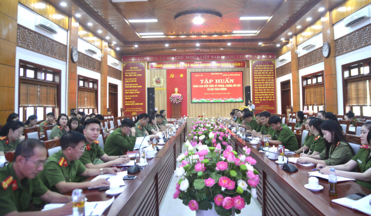 Tập huấn phòng chống bệnh sốt rét và đái tháo đường cho cán bộ chiến sỹ Công an Nghệ An