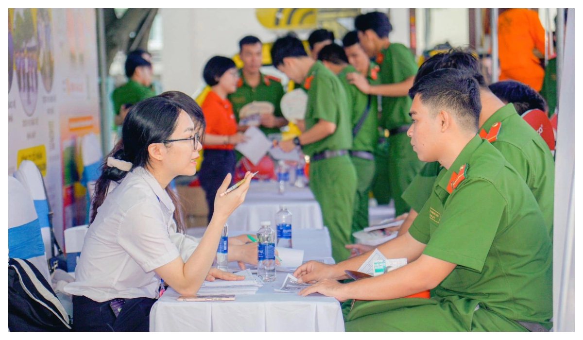 Hướng dẫn thực hiện bảo hiểm xã hội bắt buộc đối với sĩ quan, hạ sĩ quan, chiến sĩ Công an nhân dân