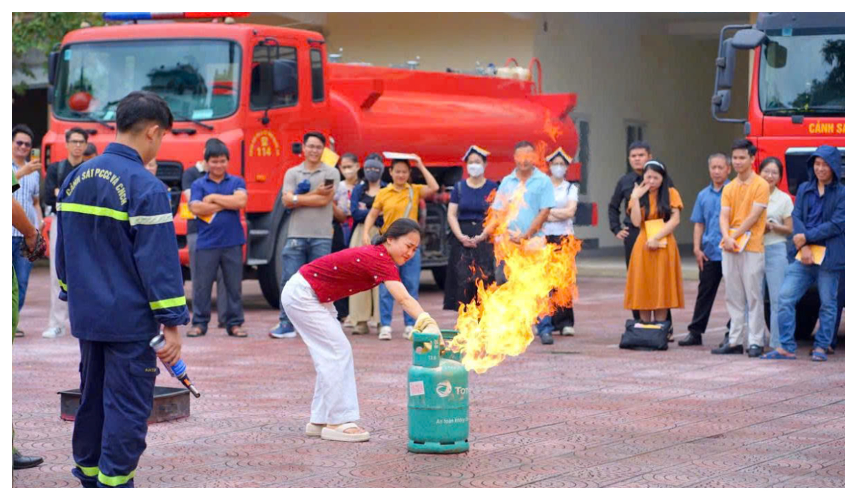 Chương trình tuyên truyền, trải nghiệm, thực hành kỹ năng phòng cháy, chữa cháy và cứu nạn, cứu hộ tháng 10/2025