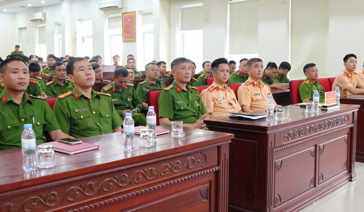 Tập huấn nghiệp vụ hướng dẫn kỹ năng lái xe gắn máy an toàn cho học sinh trong Công an Nghệ An năm 2025