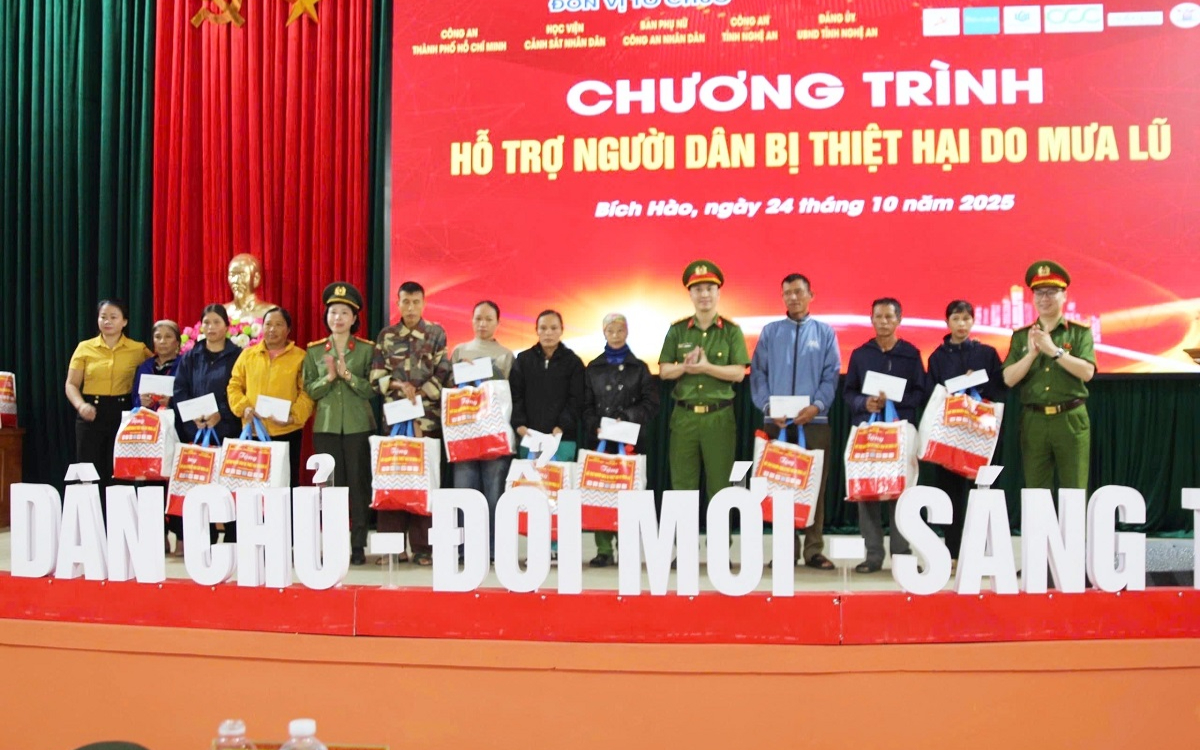 Hỗ trợ người dân bị thiệt hại do mưa lũ