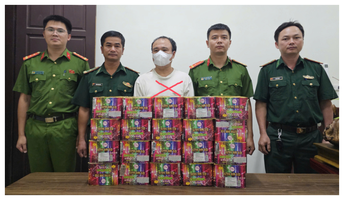Khởi tố đối tượng tàng trữ pháo nổ trái phép
