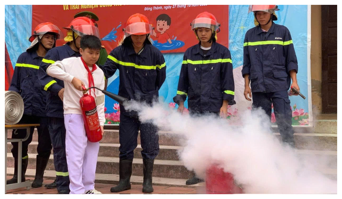 Tuyên truyền kỹ năng PCCC; phòng, chống đuối nước cho học sinh